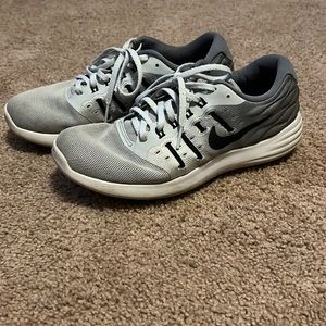 Nike Women Tennis Shoes